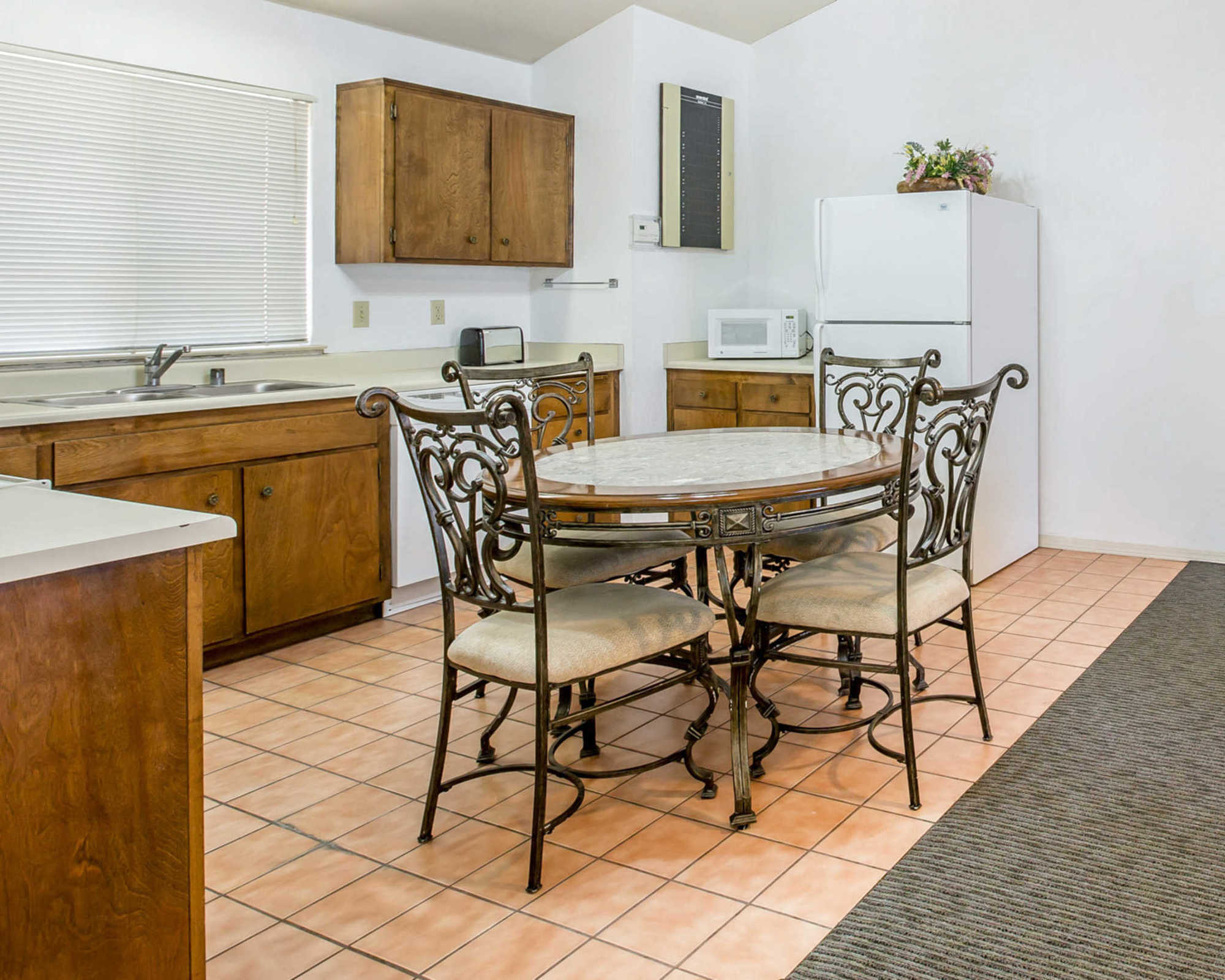 Quality Inn Yosemite Valley Gateway Mariposa Room photo